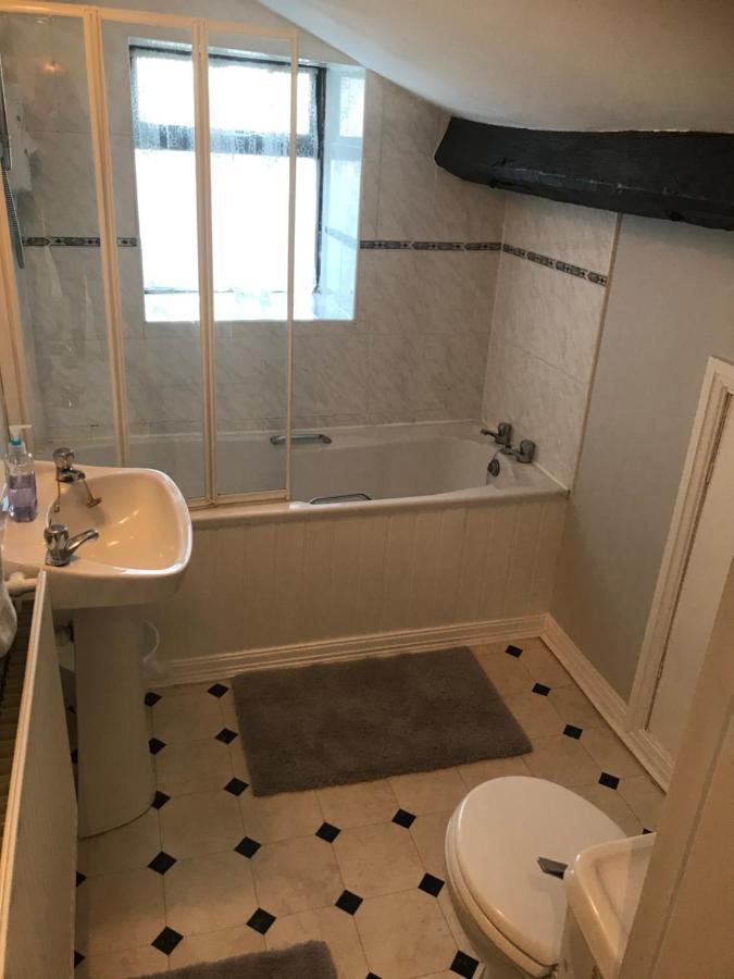 The Cottage, Cosy 2 Bedroom Pet Friendly Perfect For Contractors Free Secure Parking,Cctv Лийдс Екстериор снимка