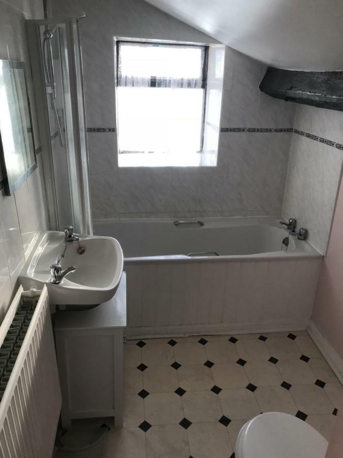 The Cottage, Cosy 2 Bedroom Pet Friendly Perfect For Contractors Free Secure Parking,Cctv Лийдс Екстериор снимка
